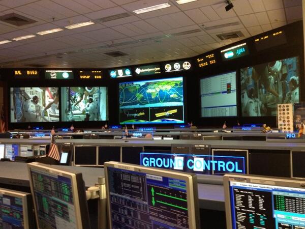 HoustonGC's tweet image. Crew on board ISS performs fitchecks of spacesuits today getting ready for US EVA 22 next Tuesday.