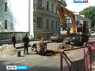 В Гороховском переулке на проезжей части провалился грунт vesti-moscow.ru/rnews.html?id=… #москва #дорога #провал