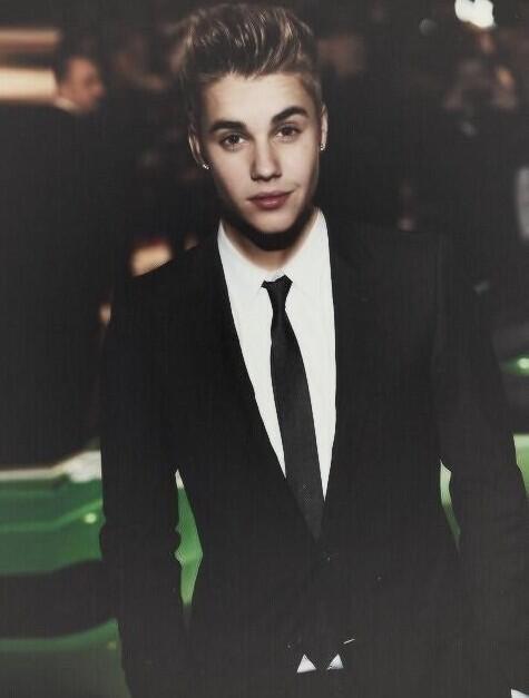 itsthabiebz's tweet image. Justin in a suit is the sexiest thing ever