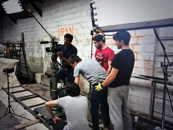 DoublePigeon's tweet photo. Tournage entre homme chez @DoublePigeon http://t.co/qWRpqjH3tP