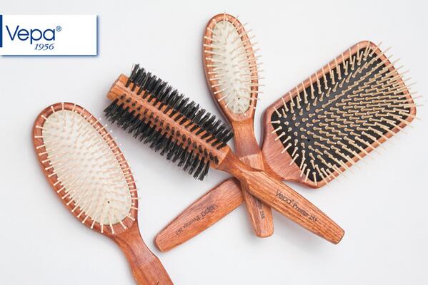 Vepa Prestige serisi saç fırçaları dişbudak ağacından üretilmiş ahşap sapları ile daha çok elektriği almaya yarar...