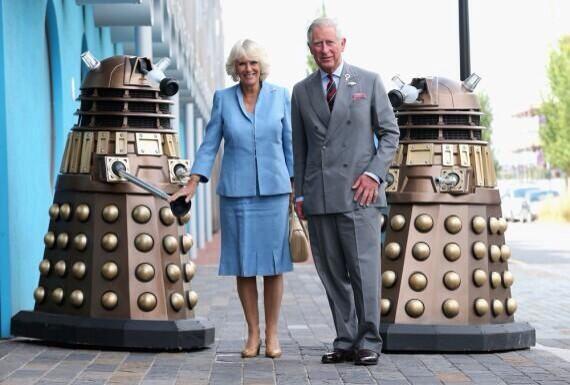 Charles_HRH's tweet image. "ABDICATE, ABDICATE!". At least one thinks that's what they're saying.