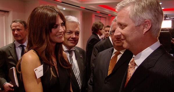 thomeys's tweet photo. Deze foto vat alles... #exitalbert #koningfilip #astridbryan http://t.co/83BDyc26Qm