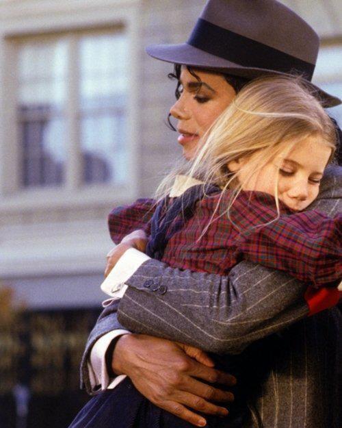 JacksonBeatles's tweet photo. #RT if you watched the movie " Moonwalker " ♥ http://t.co/no6WD2qw6o