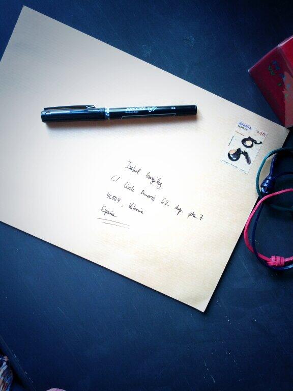 IsabelGlez64's tweet photo. "@rose_cuadra: Signed, sealed, delivered. Paaara ti @IsabelGlez64 http://t.co/AS0T7ih9Fv" ooohh que ilusiooon!! Mil graciaas