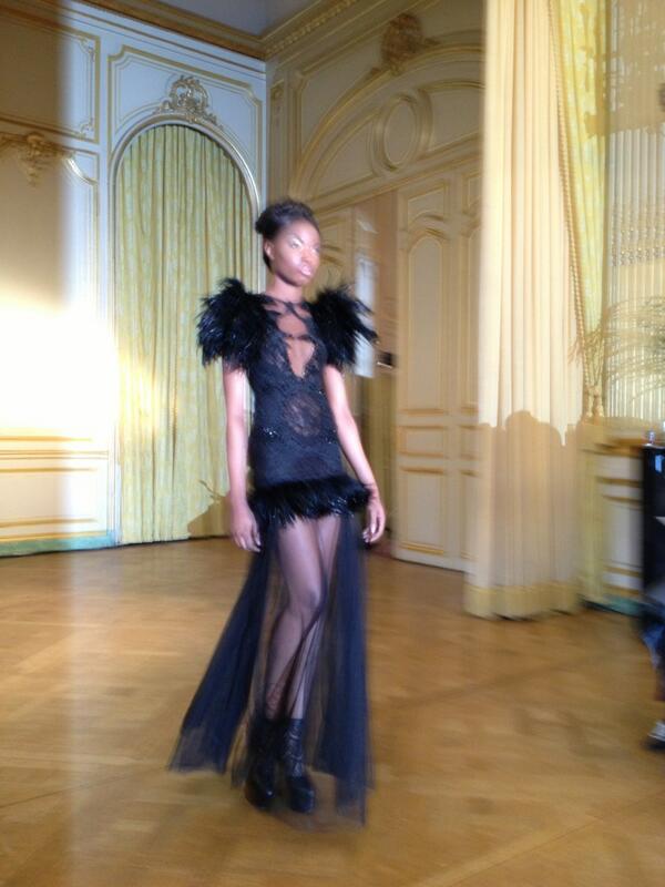Pour changer un peu d'atmosphère #SweetBlackAngel #defile #HauteCouture