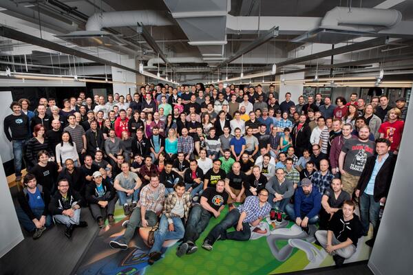 themagicponcho's tweet photo. «@ZigguratVertigo Hey, here's a picture of the #ArkhamOrigins Development Team! http://t.co/9qrTteAb5d»