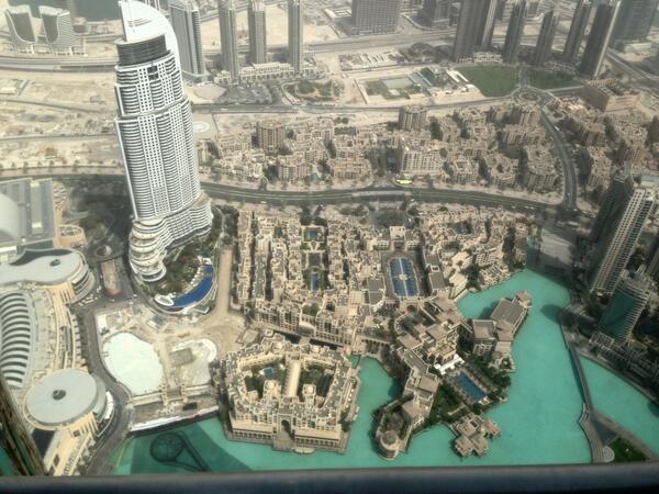 Jeffrey_Schlupp's tweet photo. The view from the Burj Khalifa was crazy! #Dubai 👌 http://t.co/YywH5yCh0g