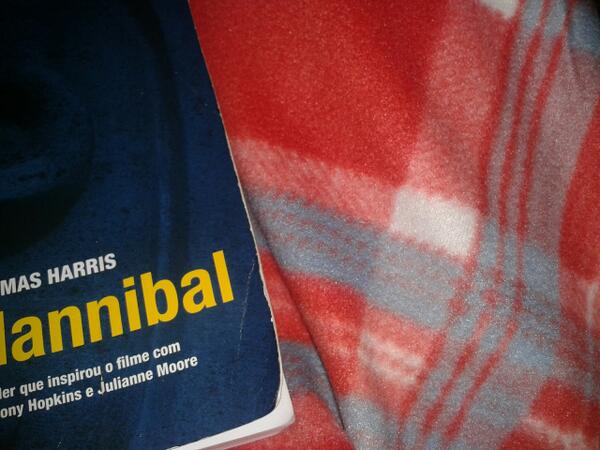 pipocaa's tweet image. Manta nova e um livro pra ler #seminternet