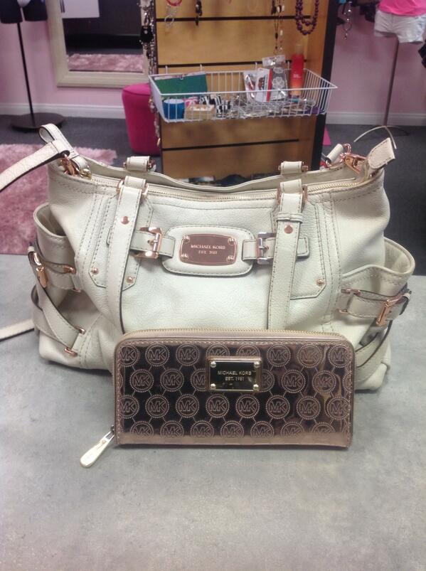 HerobsessionKim's tweet photo. Michael Kors, so so cute! http://t.co/gC2JH57zzf