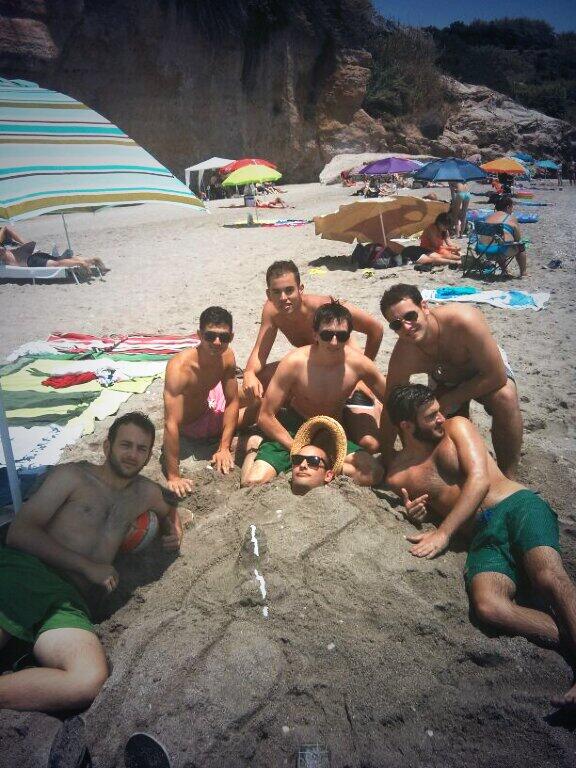 EduSmT's tweet photo. Buenisimo diaa de playa con @apoggio @Kazajosaurio @kikotemboury @carlos_adpm @manolo_ov @esepulharo @javigarcia661 http://t.co/9b7nmx9fm3
