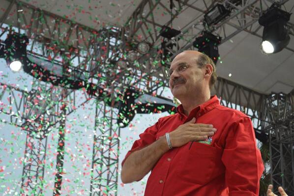 apoyoprilaredo's tweet photo. Con gran emoción @MontielSaeb recibió el apoyo de la ciudadanía #NuevoLaredo #LaFuerzaDelPRISomosTodos http://t.co/FAll7a9mTD