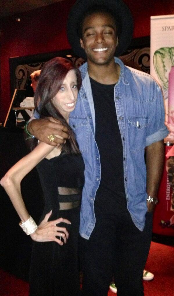 littlelizziev's tweet photo. You were awesome at the concert @AustinBrown! So glad I was able to meet you! http://t.co/aqFvLIK4kE