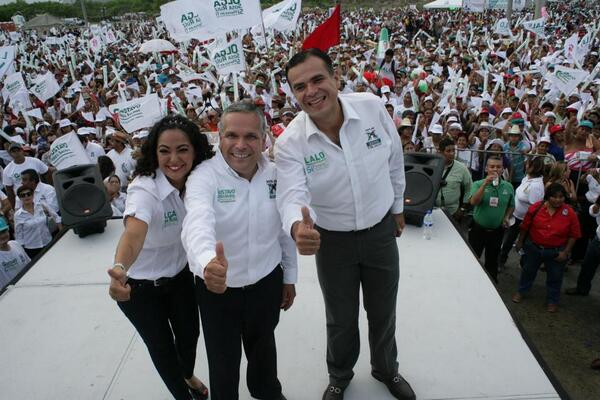 apoyopritampico's tweet photo. Nuestros candidatos @gustavotampico @olgapsosa y @LaloTampico en cierre de campaña #Tampico #Tamaulipas #PiensaEnTi http://t.co/gv5FmIPu7J