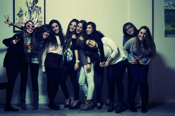 VirginiaPuyuelo's tweet photo. "@ElisaAlbasSusin: Fotos que te hacen sonreir cuando echas de menos.. http://t.co/ink43ev1Mc"