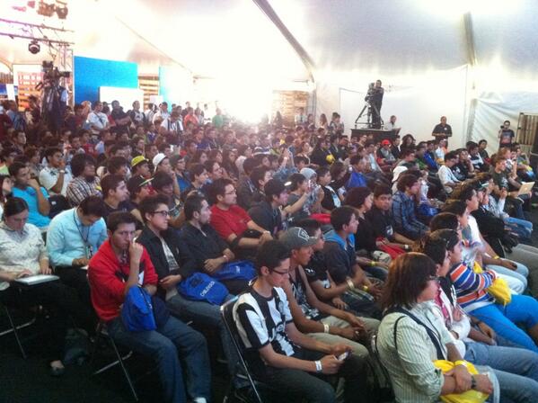 Wereverwero's tweet photo. "@EGSmexico: No cabe ni un alfiler en la conferencia de @alkapone @TagDF #TagDFGAMING http://t.co/Q04HZnzeHV" que quede registrado.