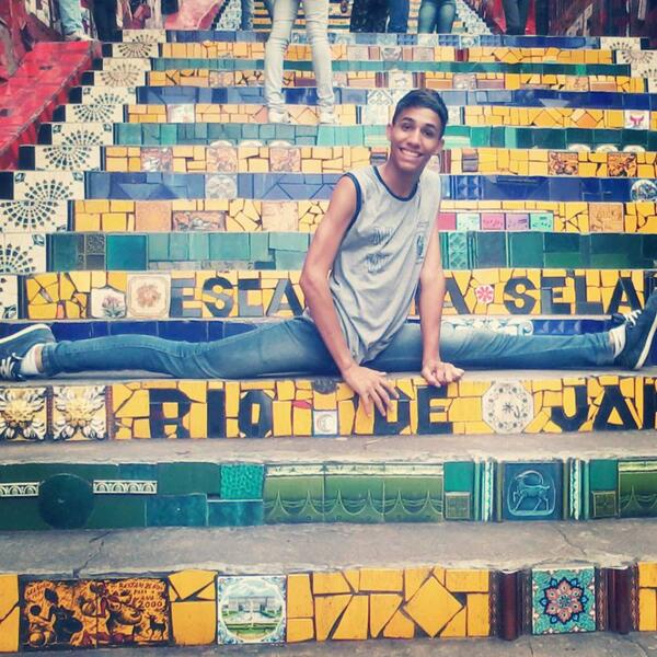 Uandersongonzag's tweet photo. ADOREI RÇ , closa na escadaria da lapa  ! # LINDU  ♫ FÃ @JoseehSouza .. http://t.co/j8fFUSJHrl