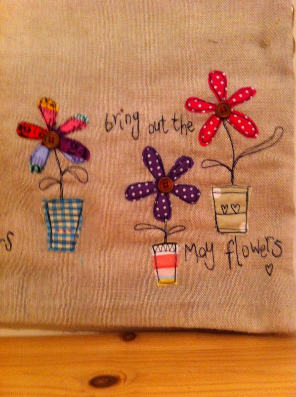 tylwythte's tweet image. Appliqué flower pot design #craftingrules