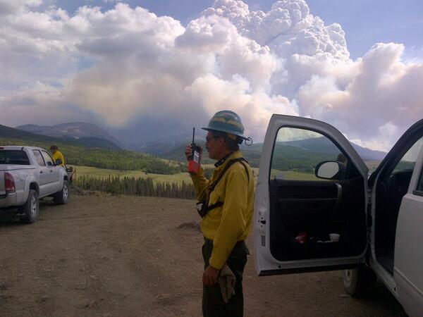 DenverChannel's tweet photo. #westforkcomplex Ops keeping lines of communication open with crews/FFs on the Papoose Fire today. http://t.co/R9OE1wayyn via @rmt1pio