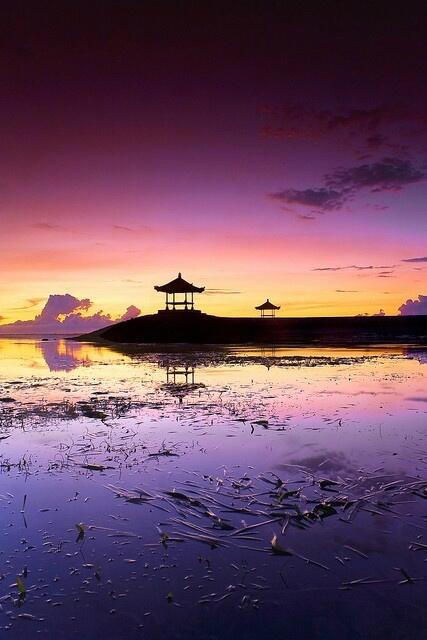 TFFBali's tweet photo. Morning #sunrise at #Sanur Beach #Bali, #indonesia http://t.co/pRHUaGzP2Y