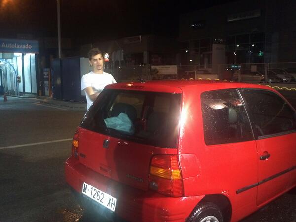 PatriCuadrado13's tweet photo. Lavando el ferrari de @Davidpleite7 http://t.co/3AFZ76x4E4