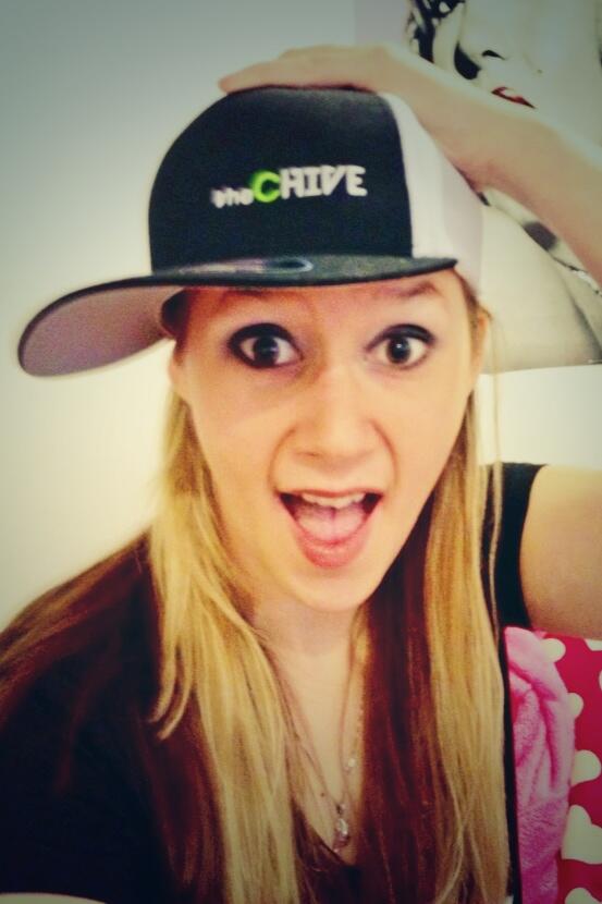 ablondebabe's tweet image. Does any1 want 2 trade @theCHIVE hat for a #Chivette SnapBack?!?PLEASE!?Lol.I've only worn it 4 the pic. #SmallHead