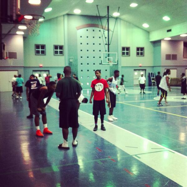 SE_Basketball's tweet image. Gym 3 of the day! #HoopSession