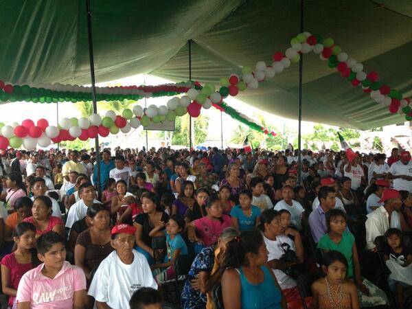 LupePri's tweet photo. De igual manera acompañamos en Cozoaltepec Tonameca a nuestro amigo Salvador Ortiz Mata, muy agradecido con su gente http://t.co/FvNwr8OlSU