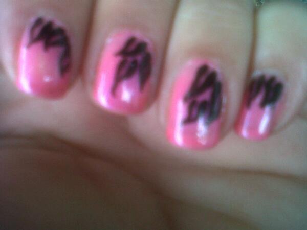 lgnailart's tweet photo. Late night nail change http://t.co/ra3dM8L28c