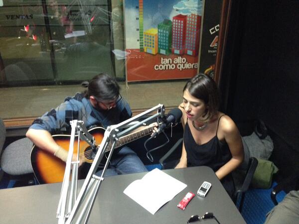 veronicaortizll's tweet photo. Otra de @camillecuriel @GeykaU maravillosa voz!! Èxito y bendiciones!!! http://t.co/2q8XpRFd5z