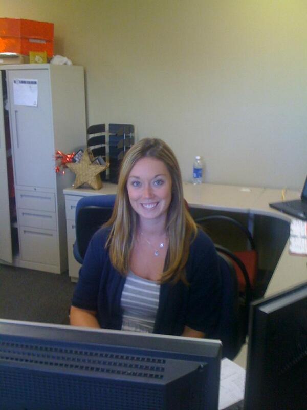 efillback's tweet photo. #4 Nichole, Special Edu. Grad. student said, "I use social media to keep up with family and friends." #SIUETSH http://t.co/JyXimnJrDn