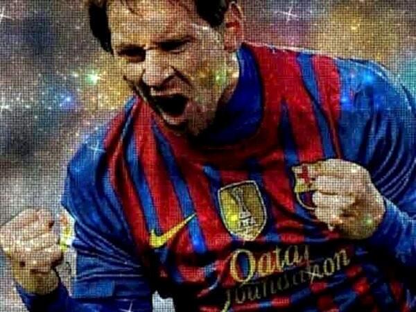 fercarlos75's tweet image. Messi recibió esta obra con cristales Swarovski del artista colombiano Mauricio Benítez valuada en 50 mil dólares