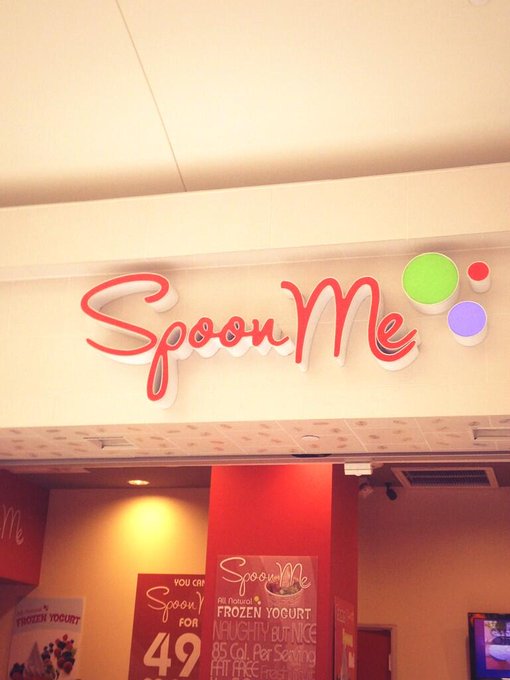 That is the cutest name for a fro-yo shop ever! Spoon me too please ;D #froyo #frozenyogurt #delicious