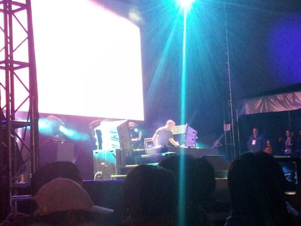 FusionMexico's tweet photo. Con ustedes y para cerrar el 1er día de #TagDF. ¡Su majestad Moby @thelittleidiot! http://t.co/LnkzwMD14D