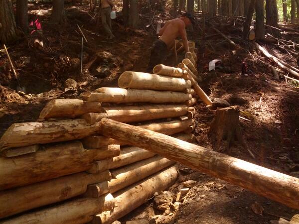 JonLadyman's tweet photo. The Log Cabin is complete #Rubberhead @ShuswapTrails http://t.co/PkT33i2c2w