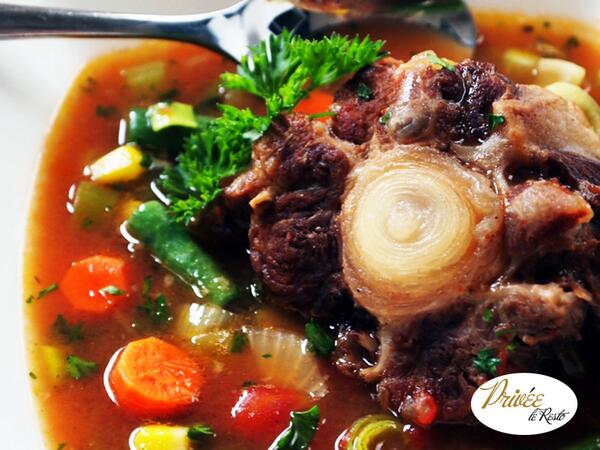 PriveeleResto's tweet photo. Recommended chef tuk makan siang  hari ini "Oxtail Soup" (classic/grill), at Privee Le Resto, Menara jamsostek Lt9 http://t.co/LKMFwPwL7f