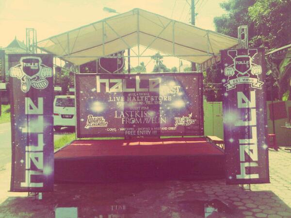 Hallo purwokerto !! Sore ini LKFA live show di HALTE STORE DISTRO JL.DR.Soeparno No.100 Jam 16.00wib FREE TICKET