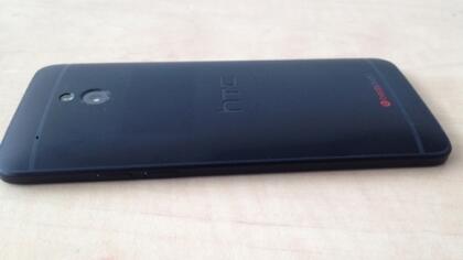 Substratum's tweet photo. Новое фото HTC One Mini сзади.недавно фото попало в сеть.#гаджет #андроид #новости http://t.co/HNp4UDNmhD