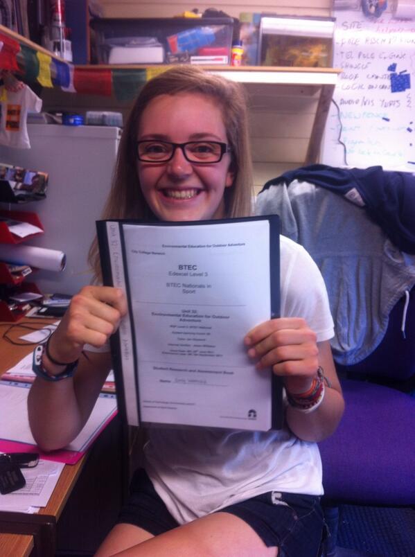 CCNAdventure's tweet photo. Wormy @emilywormald has finished her last assignment !!! #happyemily http://t.co/IzrOZlPuzN