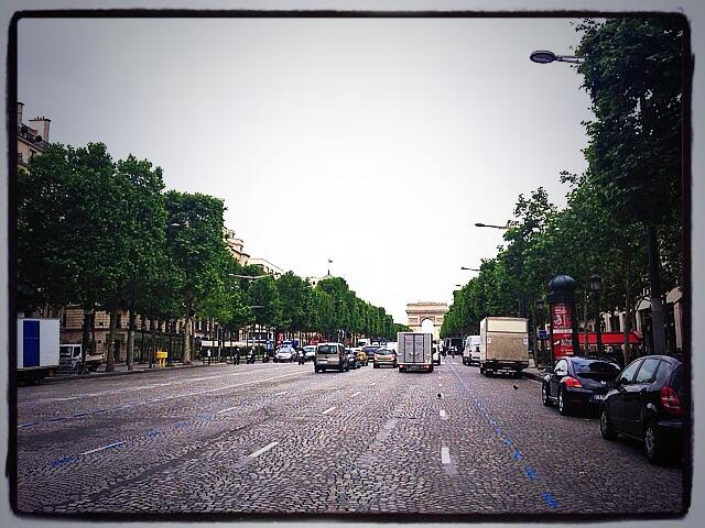 C'est les vacances , les #ChampsElysées sont accessibles !! http://t.co/5lqTrNa6jm