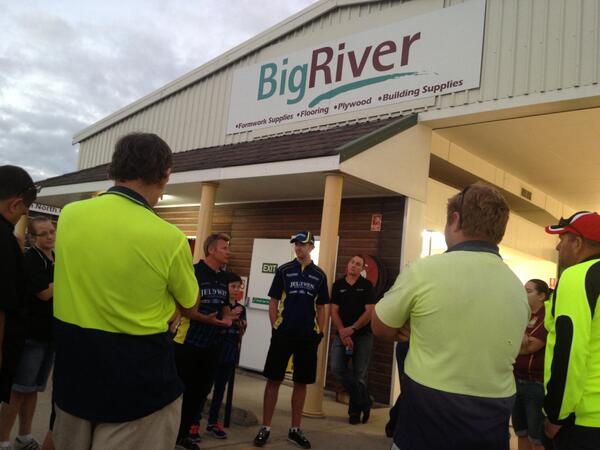 Nothing better than a bunch of blokes havin a chat. <a href="/alexdavison79/">Alex Davison</a> at Big River providing the chat! #Team18