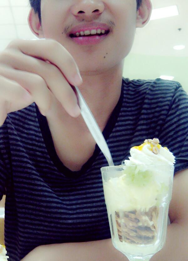 aoaohe's tweet photo. หาสาวมากินด้วยกันคร้าฟฟฟฟฟ.. http://t.co/A7TYijcq0W