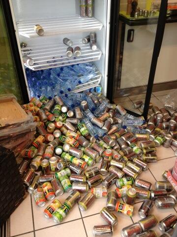jbmoens's tweet photo. The Fridge accident http://t.co/qR7EndkMps