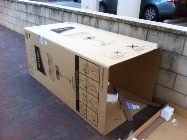 Cardboardtech's tweet image. I just saw this in the street waiting for the garbage truck. Soon to be raw material for our #cardboard #bike