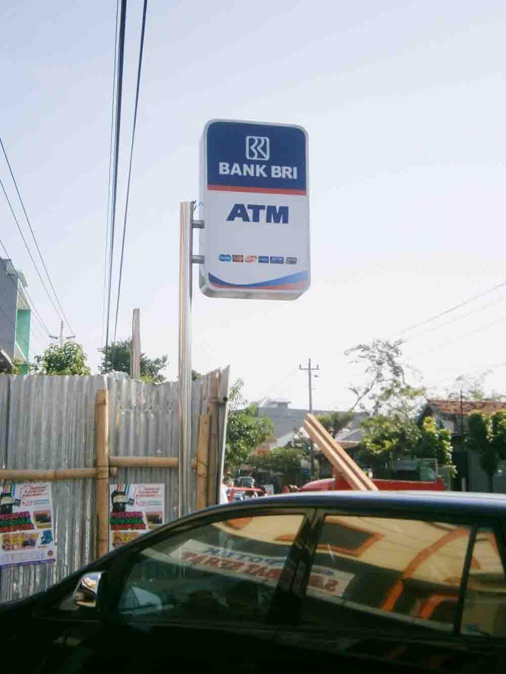 neon box dan huruf timbul