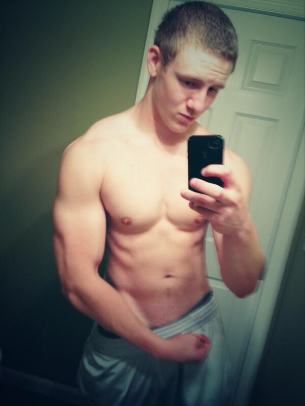 BodybuilderBrah's tweet photo. 1 month into bulking... Bye bye abs.. :/ http://t.co/SOSVsOs4LH