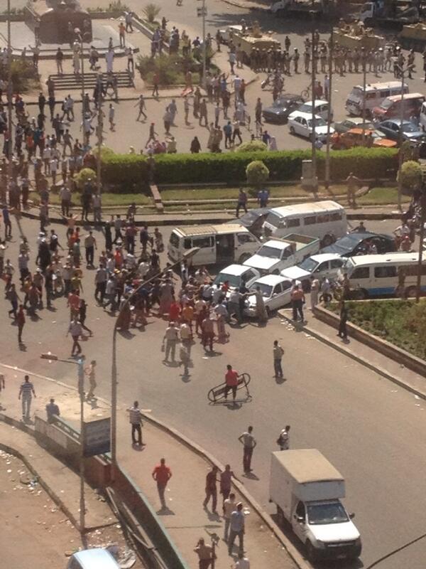 AliaAbdelrahman's tweet photo. Violent protestors pro morsey attacking cars and blocking streets acting like hooligans #egypt #giza http://t.co/QUvABO5w1J
