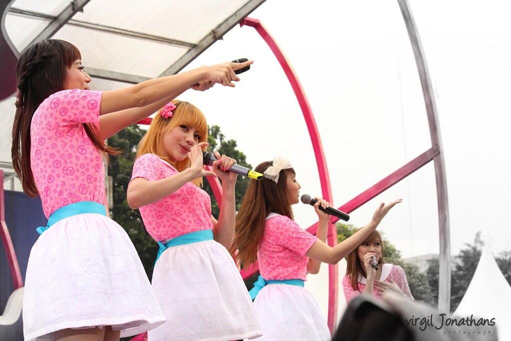 DUNIA INSOMNISA: [FOTO] Cherrybelle di InBox SCTV 04-07-2013