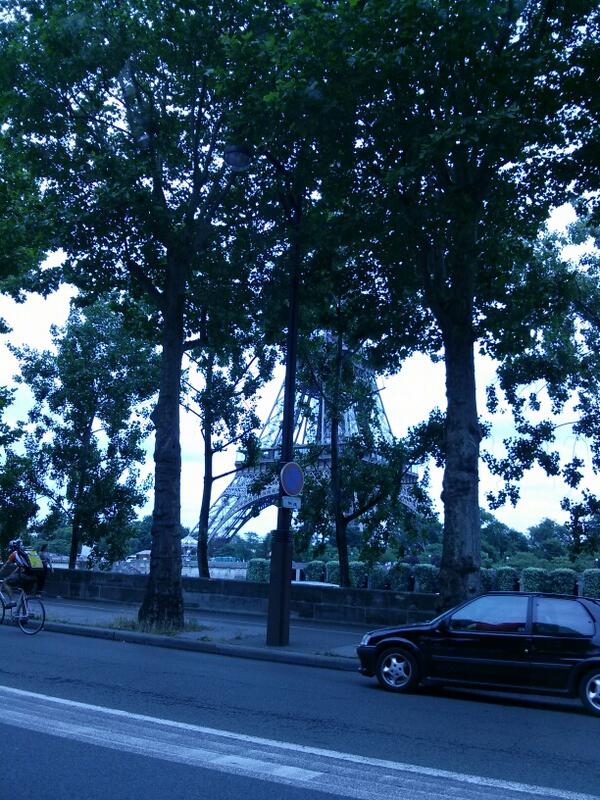 Anesthwitter's tweet image. Ciel cramoisi sur #Paris #PointMétéo #PointPollution :-(