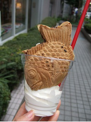 dessertbot's tweet photo. 【たいやき　ひいらぎ】

斬新なたいやきソ���ト

ひーんやり美味しいたいやき
https://t.co/YDUMGRFTFv